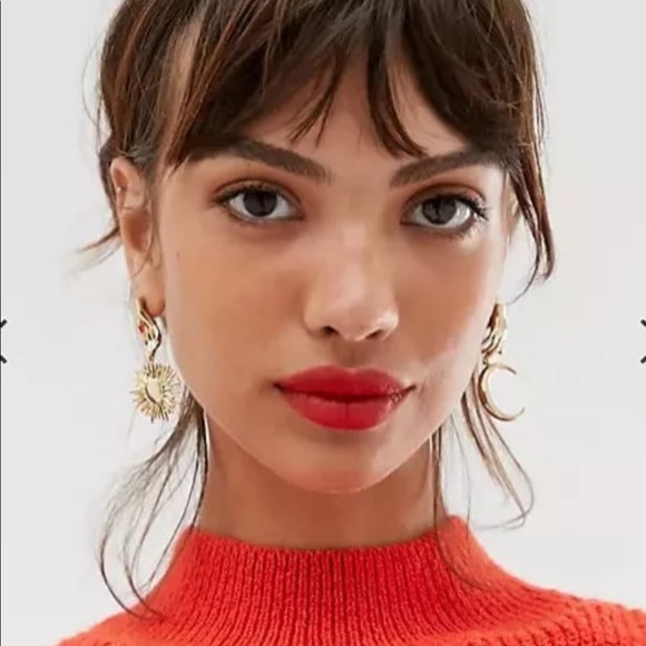 Moon and Sun in your hands statement earrings - Picture 2 of 3